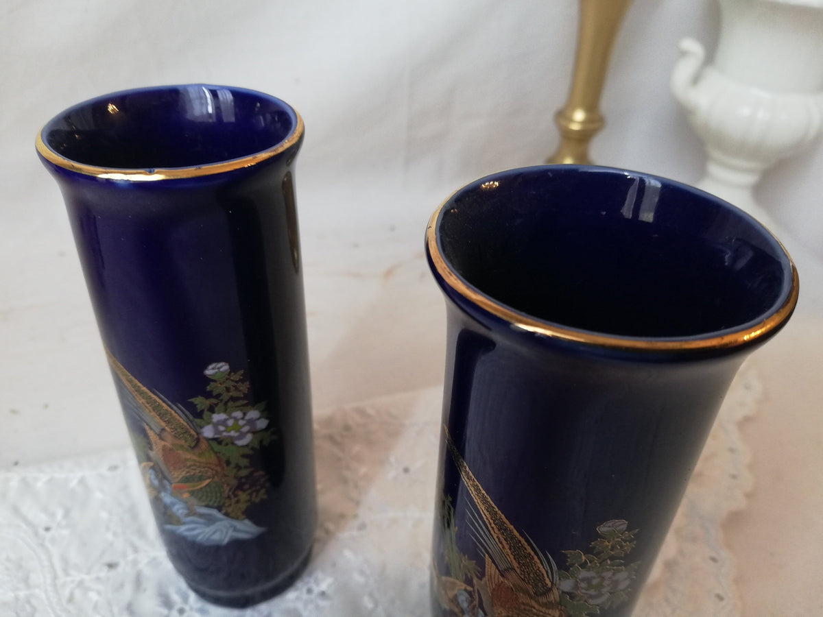 Schlanke Silhouette der 13 cm hohen Vase
