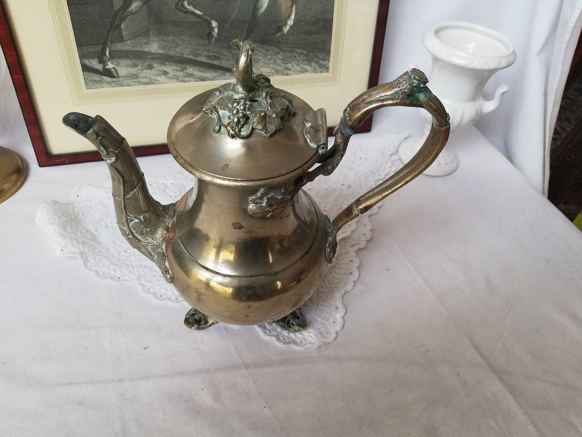 Patina auf der dickwandigen versilberten Oberfläche