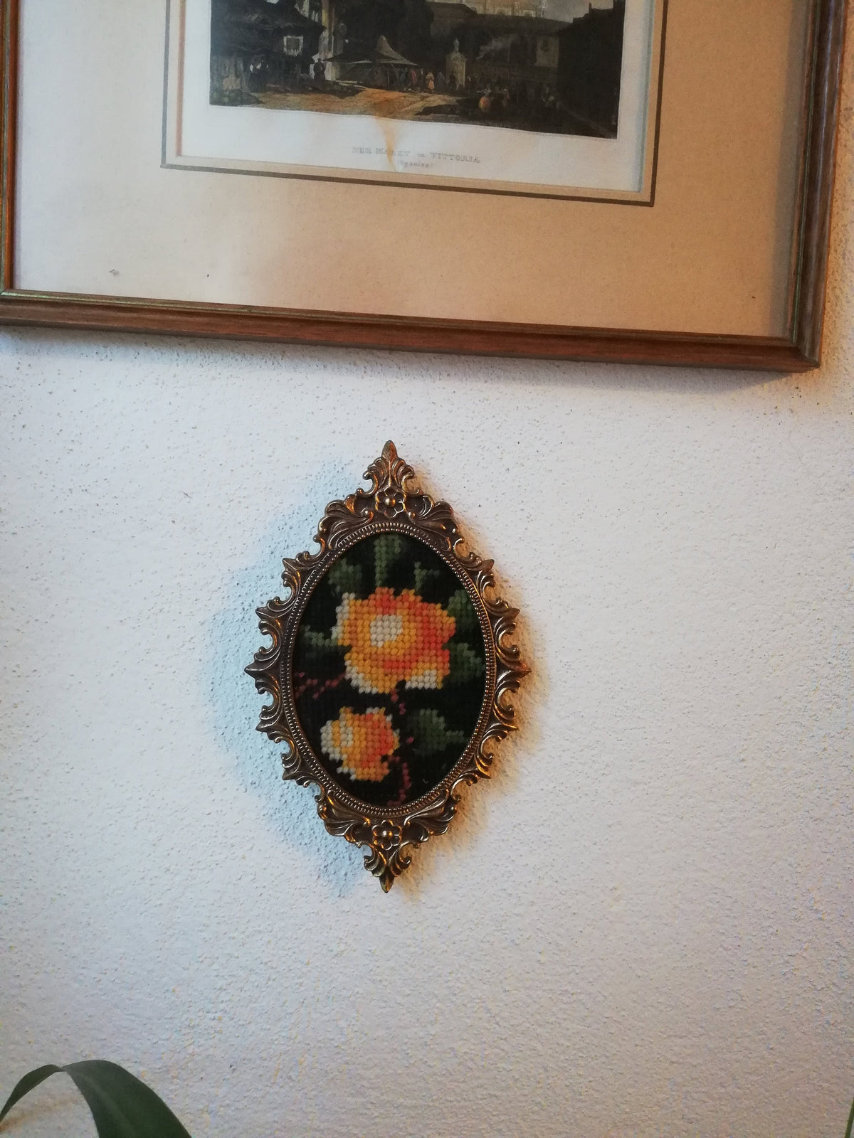 Handgestickte Blumen im Detail