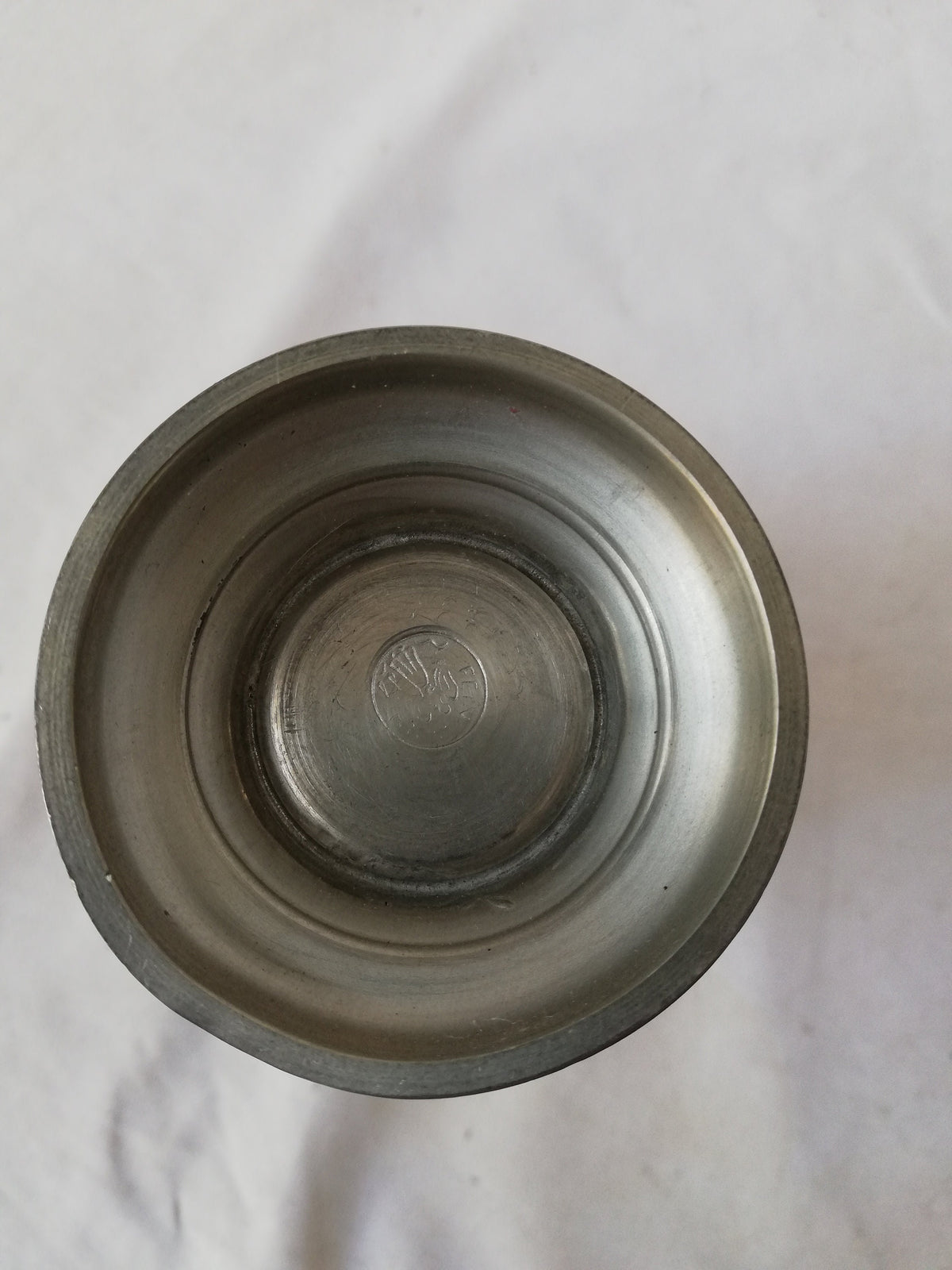 Zinnkrug mit Maßband, Höhe 13 cm