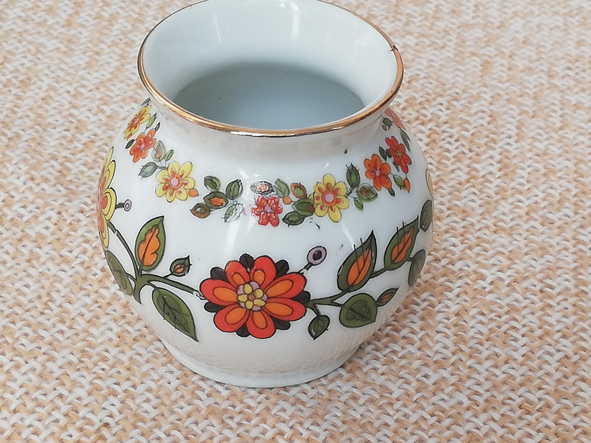 Small porcelain vase from Brazil, Porcelana Schmidt Brasil