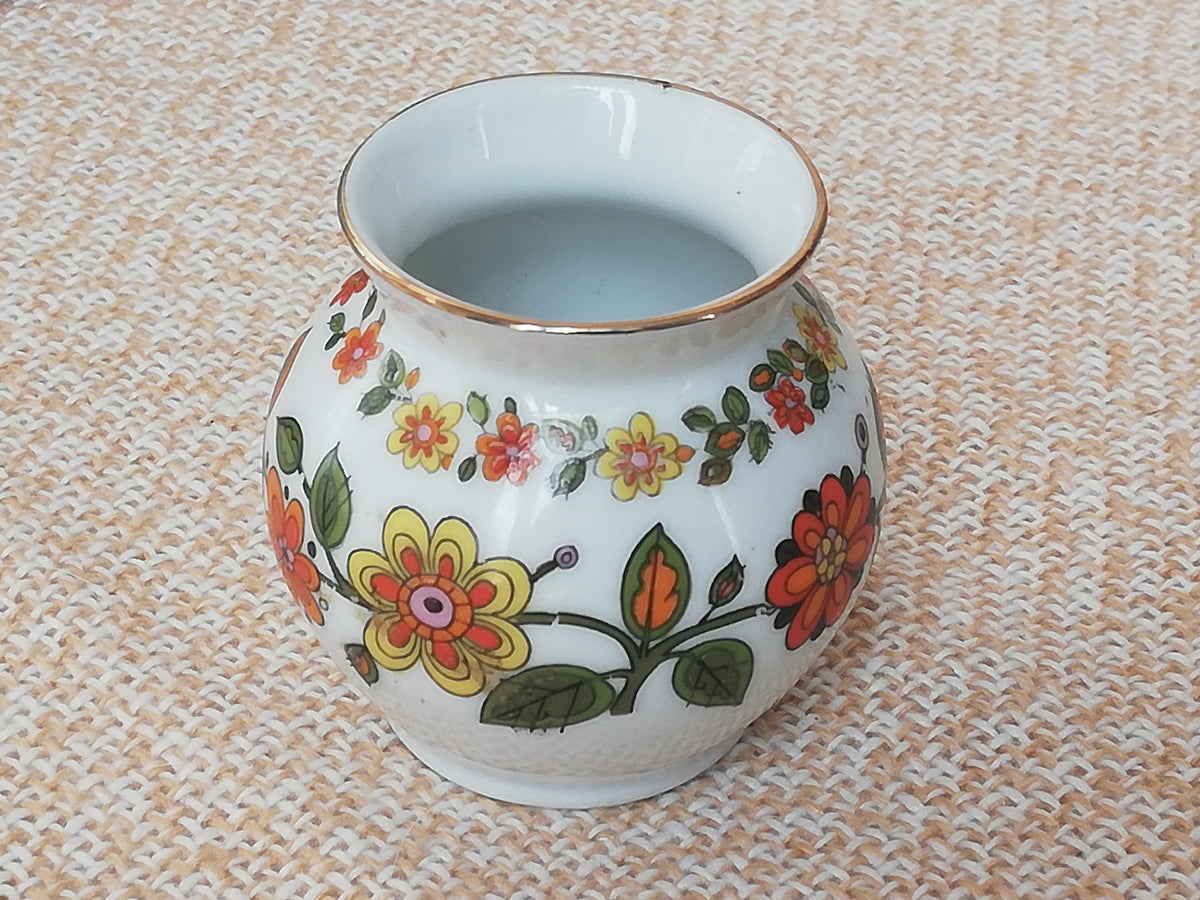 Small porcelain vase from Brazil, Porcelana Schmidt Brasil