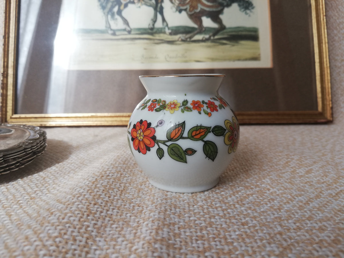 Small porcelain vase from Brazil, Porcelana Schmidt Brasil