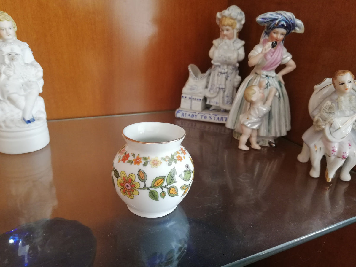 Small porcelain vase from Brazil, Porcelana Schmidt Brasil