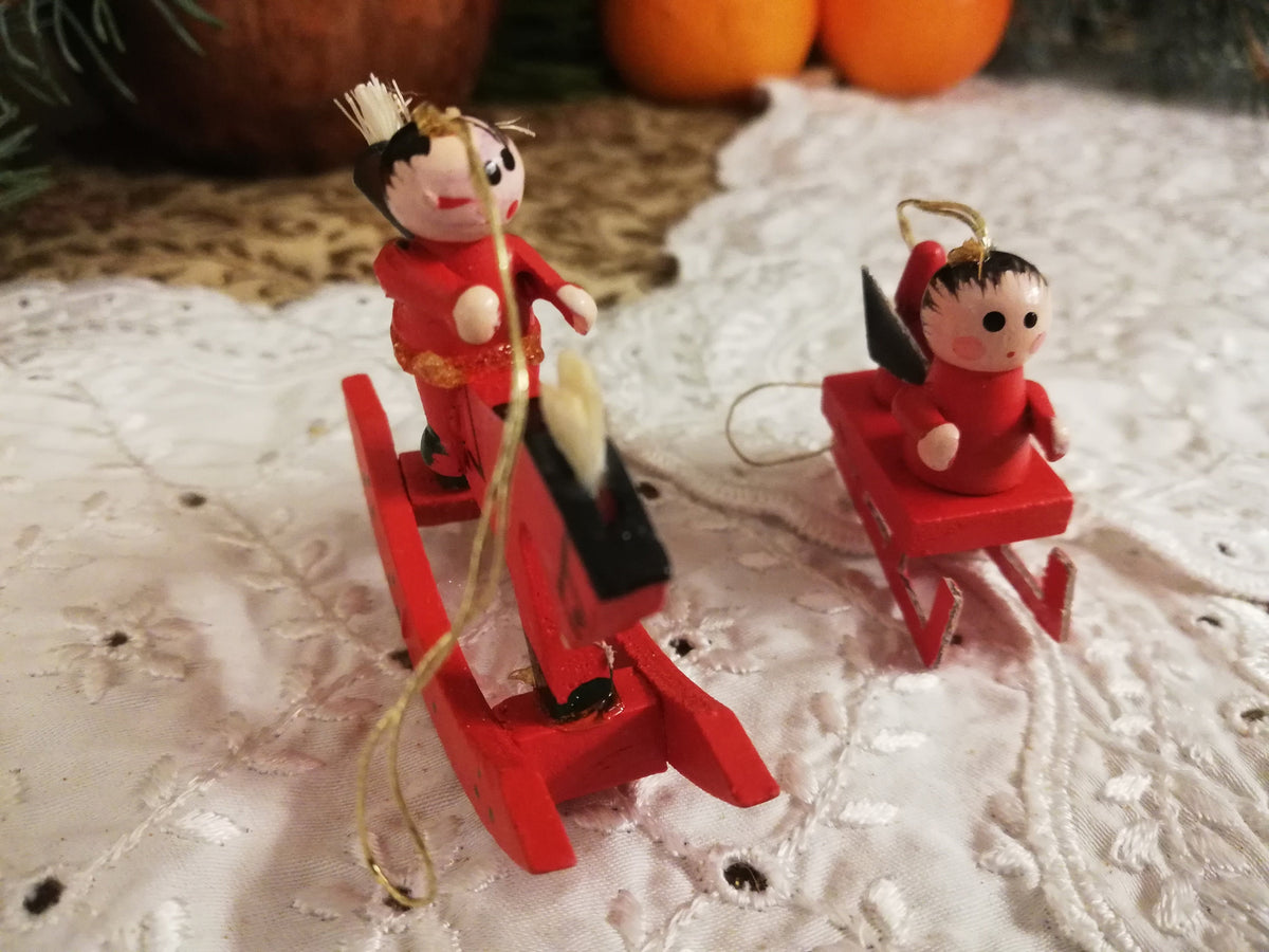 Aufhängefaden der Figuren