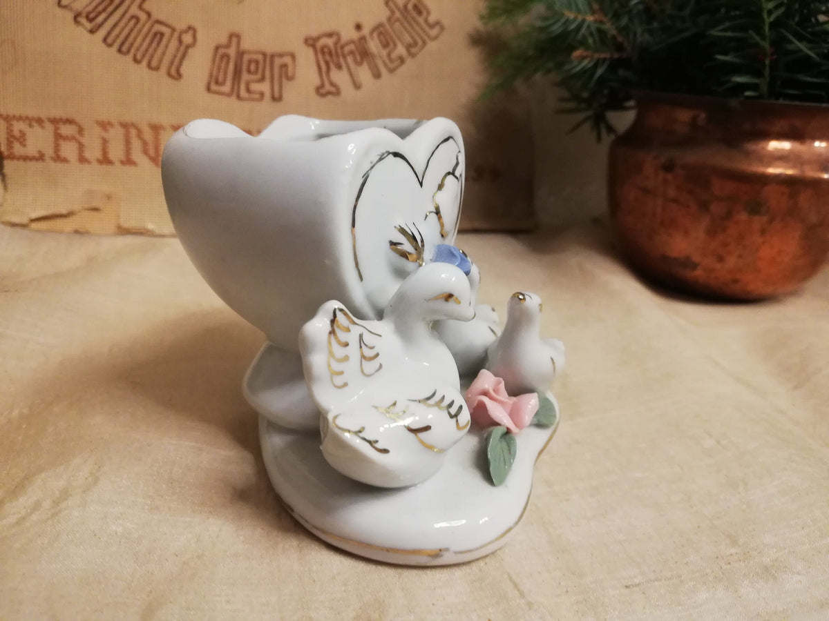 Unterseite der 8,5 cm langen Porzellanfigur
