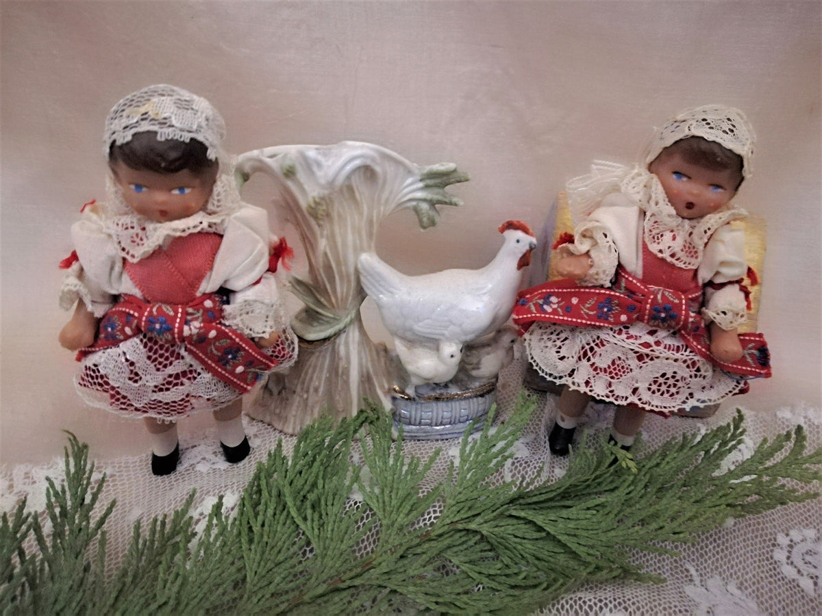 Spitzenhäubchen der Trachtenpuppe, Nahaufnahme