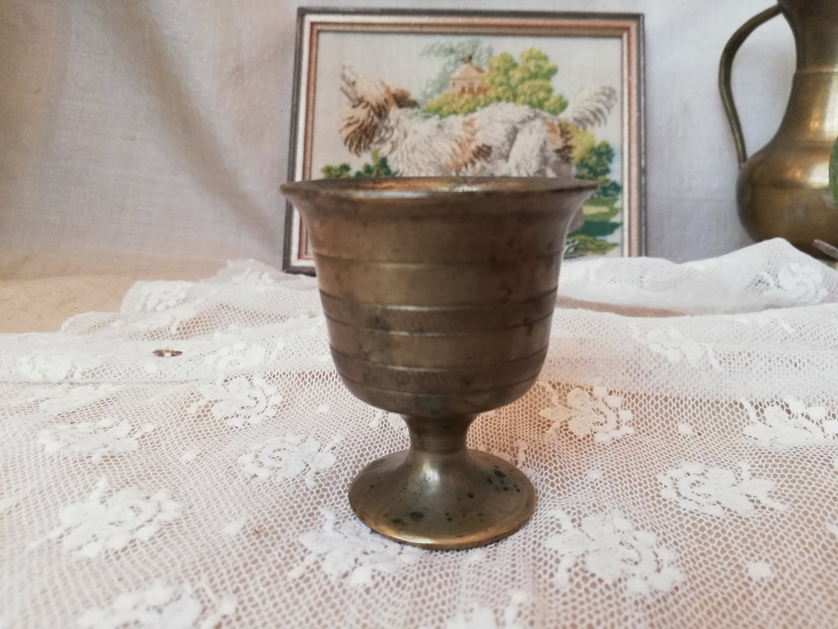 Kleine Messingschale mit graviertem Bandmuster – Gesamtansicht, Vintage Österreich 1930er