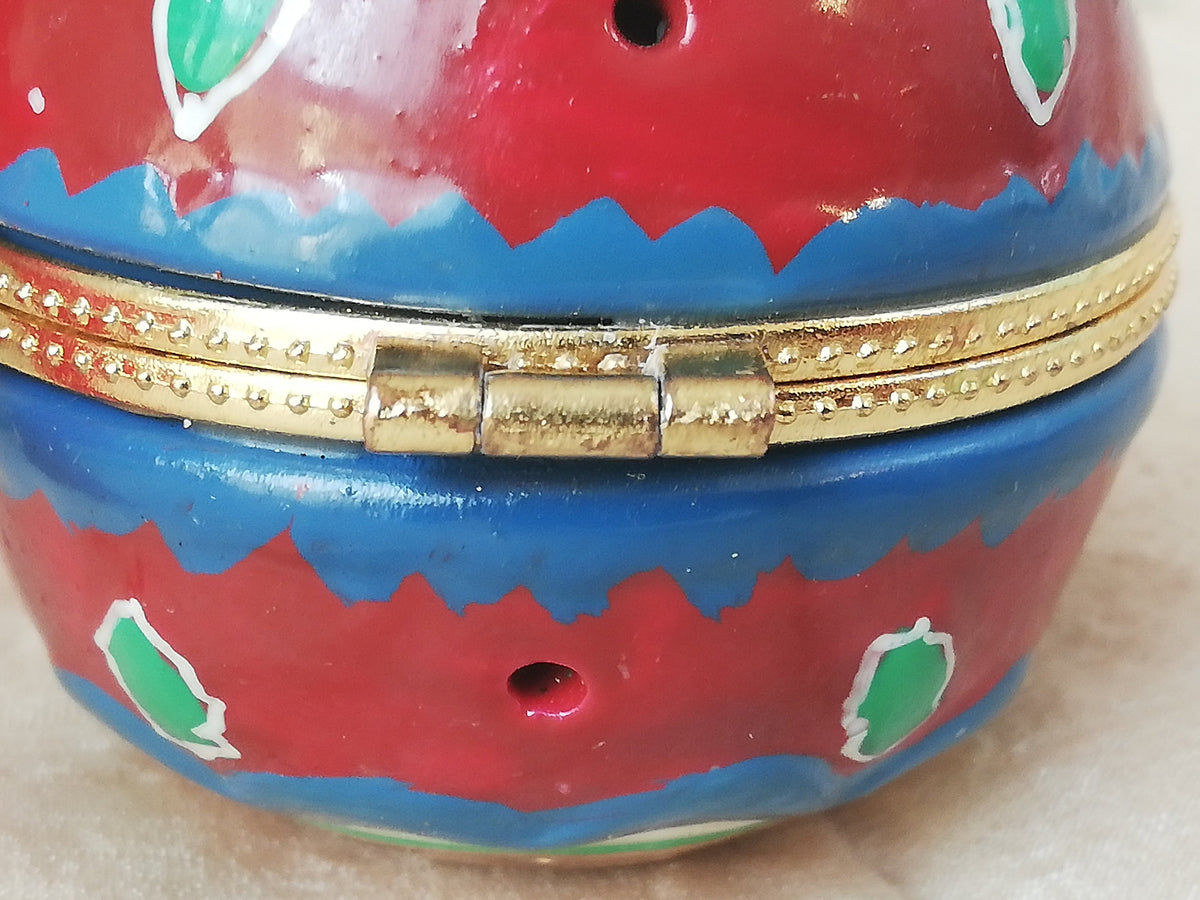 Vintage aroma balls for Christmas or Easter .