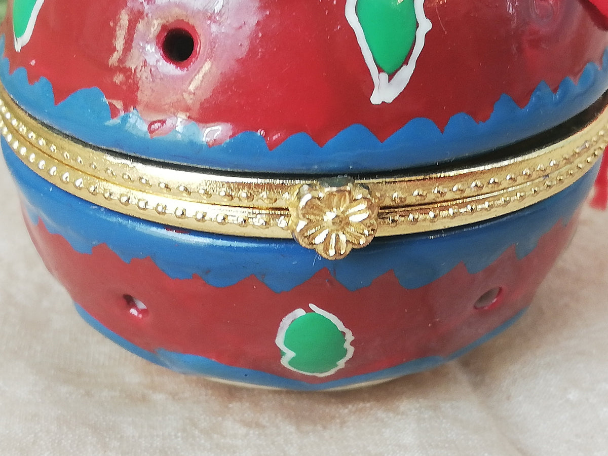 Vintage aroma balls for Christmas or Easter .