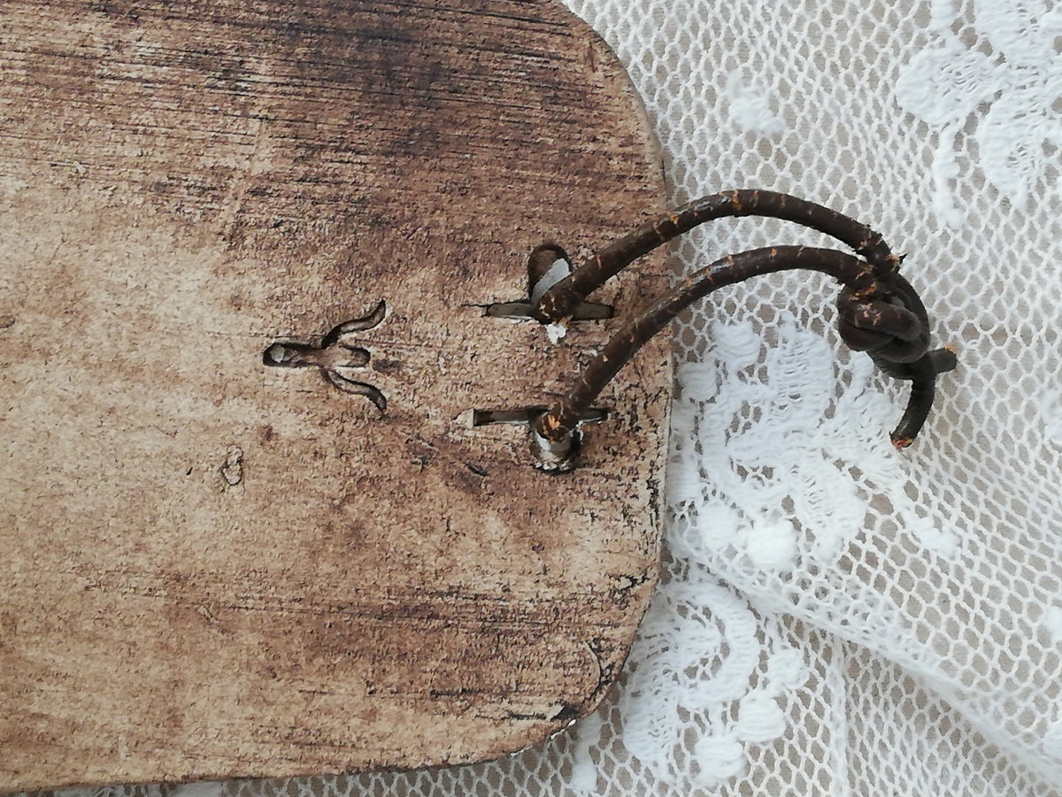 Seitenkante der 0,5 cm dünnen Tafel