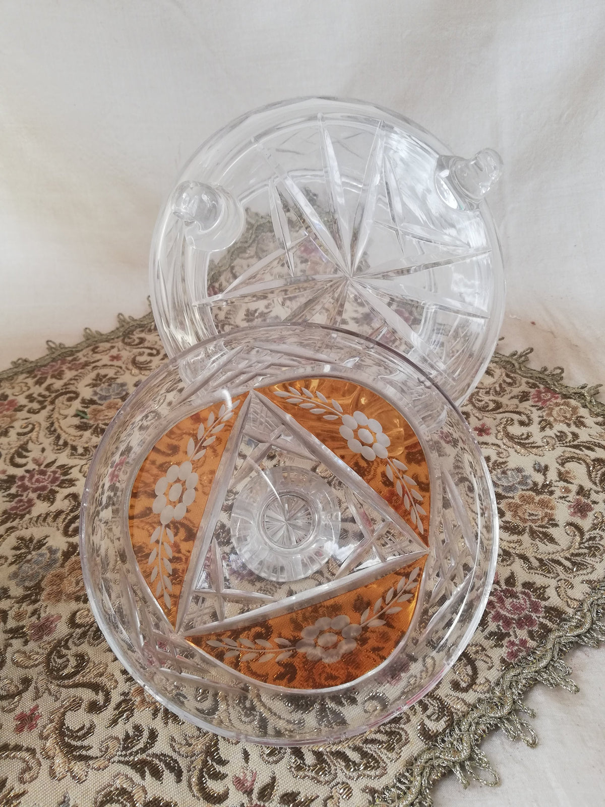 Glass jar with lid for confectionery or biscuits. Vintage from Austria