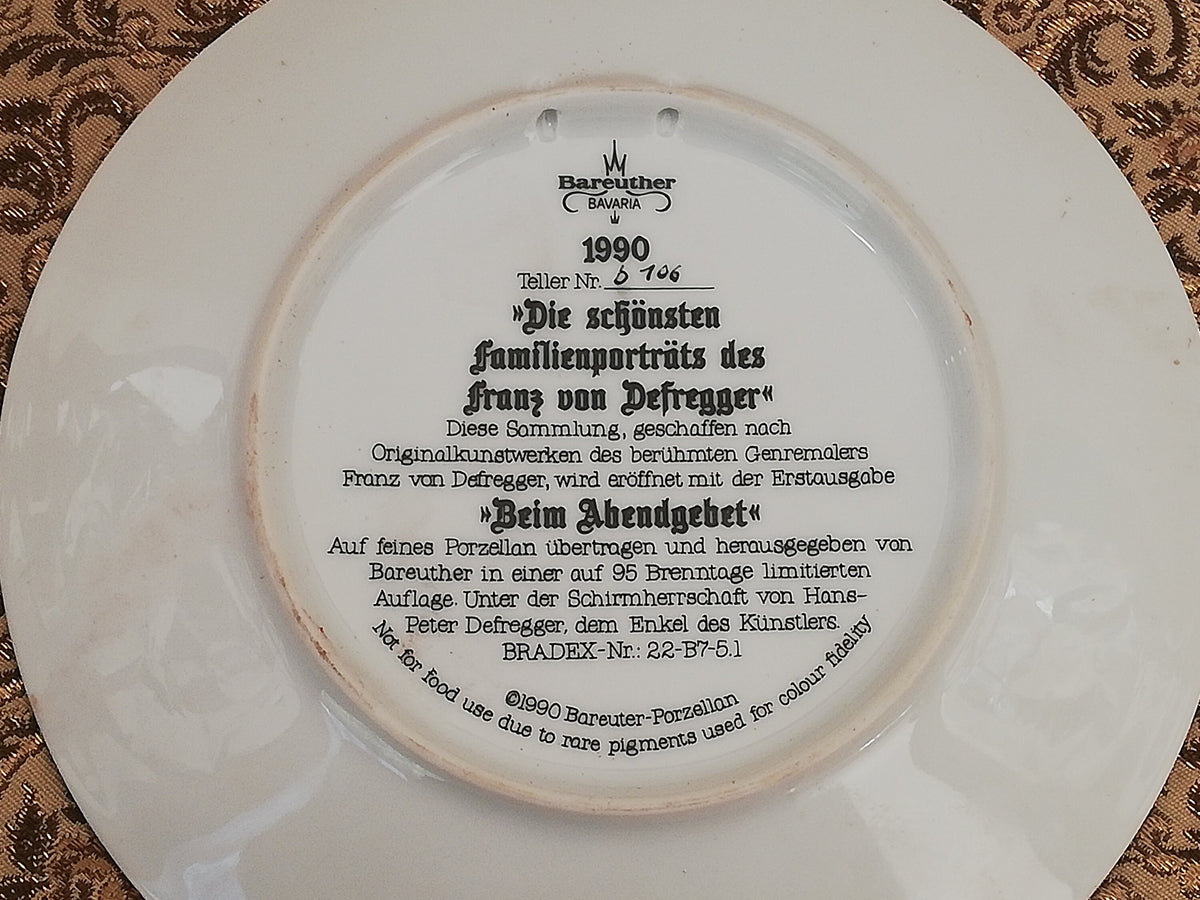 Defregger Teller als Wanddeko in der Stube