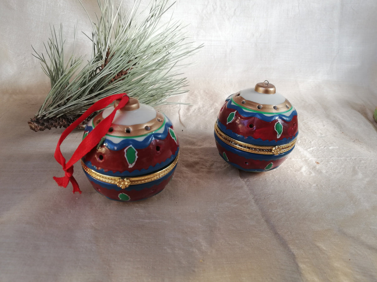 Vintage aroma balls for Christmas or Easter .