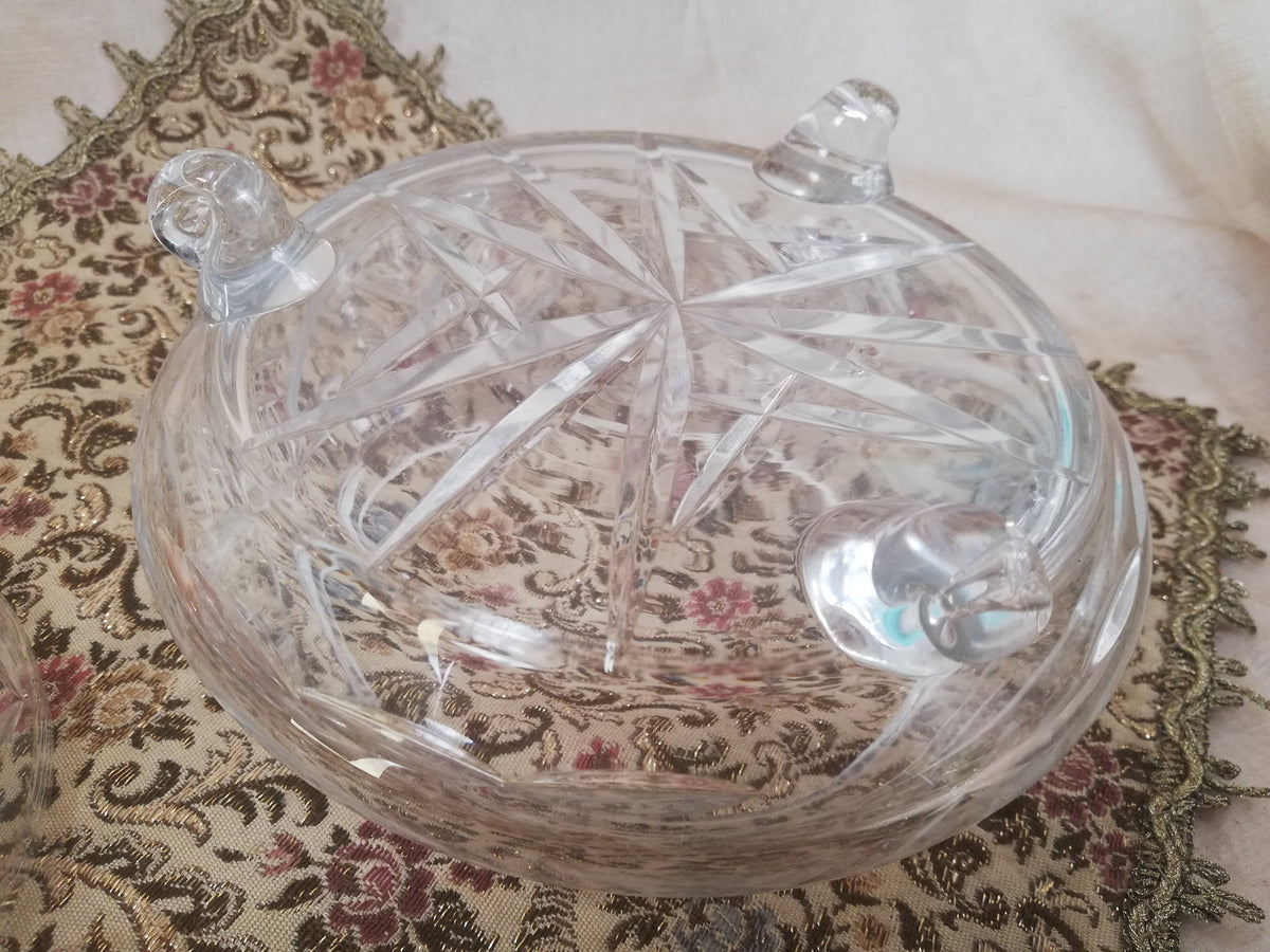 Glass jar with lid for confectionery or biscuits. Vintage from Austria
