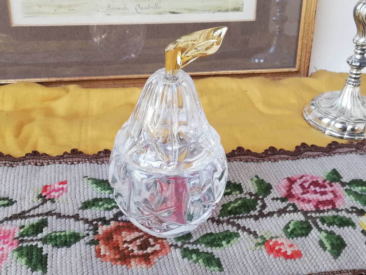 Birnenförmiger Vintage Glasflakon mit geometrischem Schliffmuster und vergoldetem Blattgriff