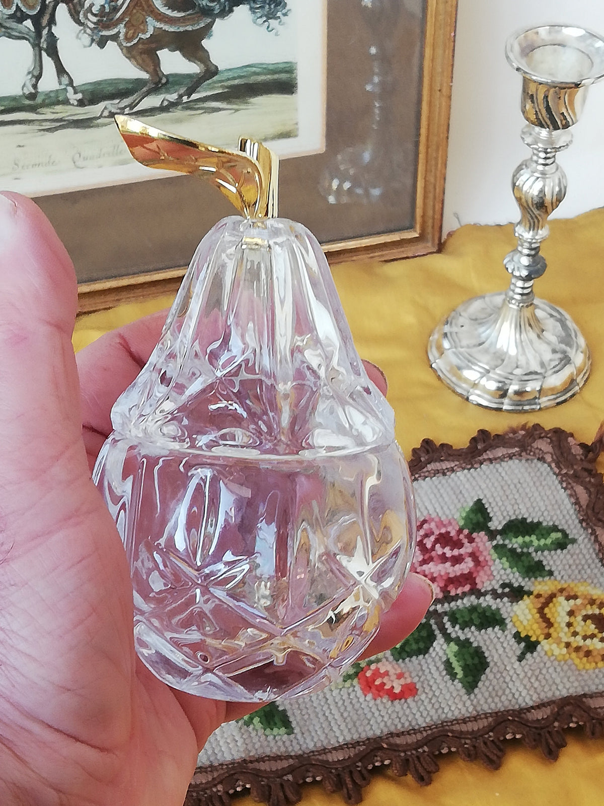 Flakon mit Pralinen gefüllt als Bonbonniere
