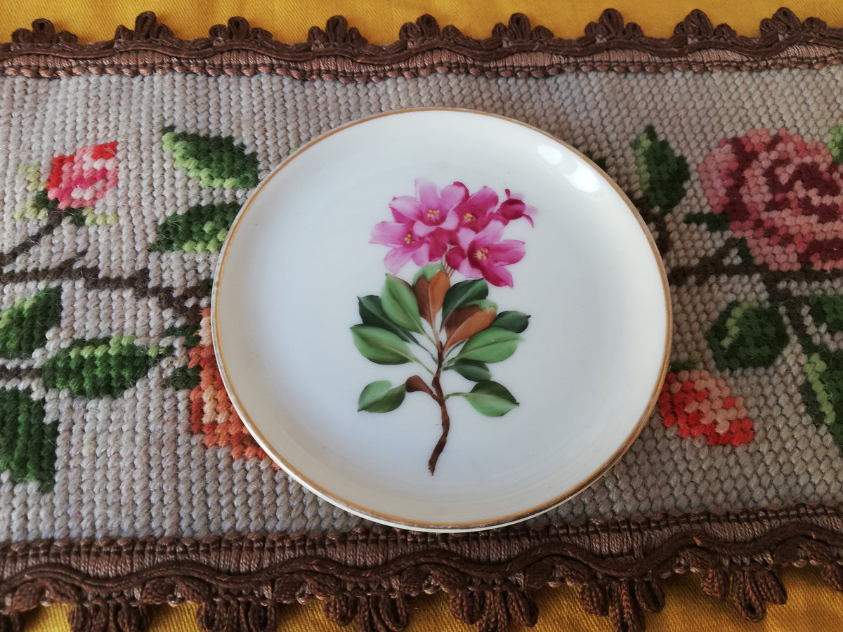 Kleiner Rosenthal Teller mit handgemalter Alpenrose, Gesamtansicht