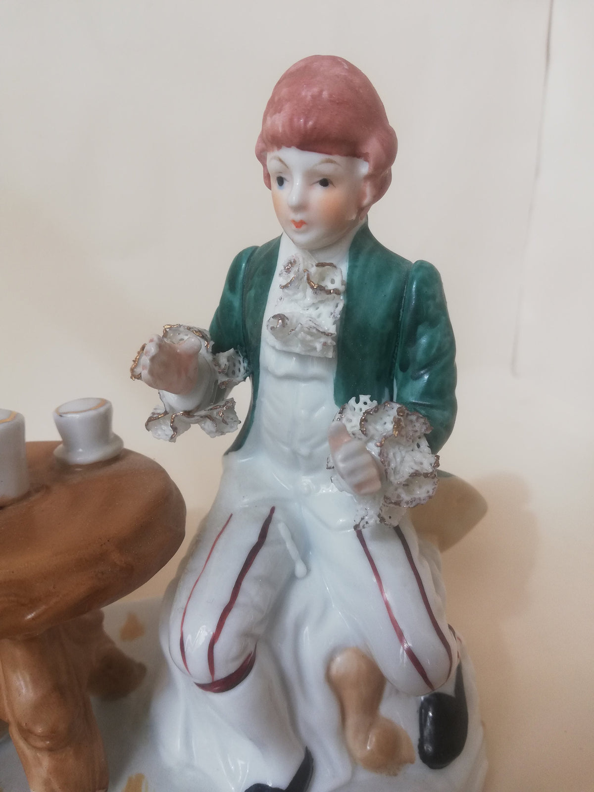 Rückansicht der Porzellanfigur Kavalier und Dame