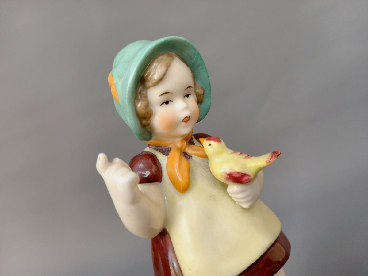 Seitenansicht der 14 cm hohen Figur