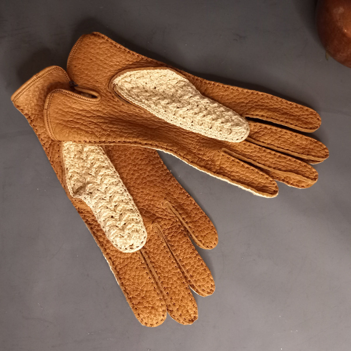 Lederhandschuhe paarweise von oben