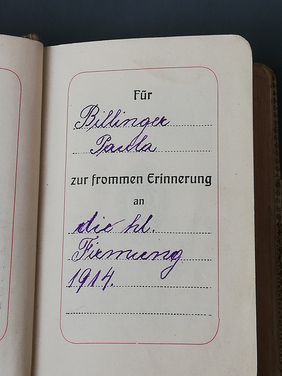 Gebetbuch von schräg oben