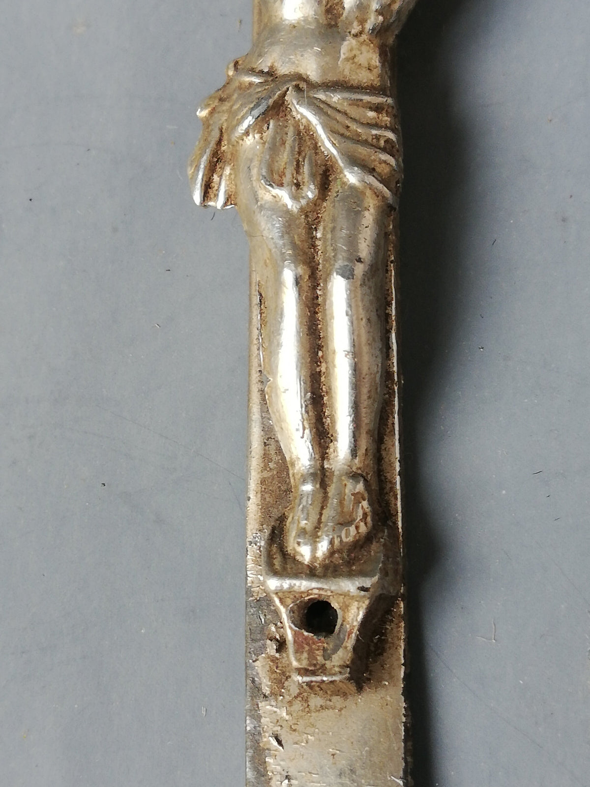 Patina auf dem Zinn an den Kreuzenden