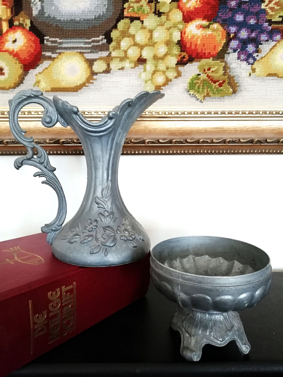 Natürliche Patina auf der rustikalen Zinkoberfläche
