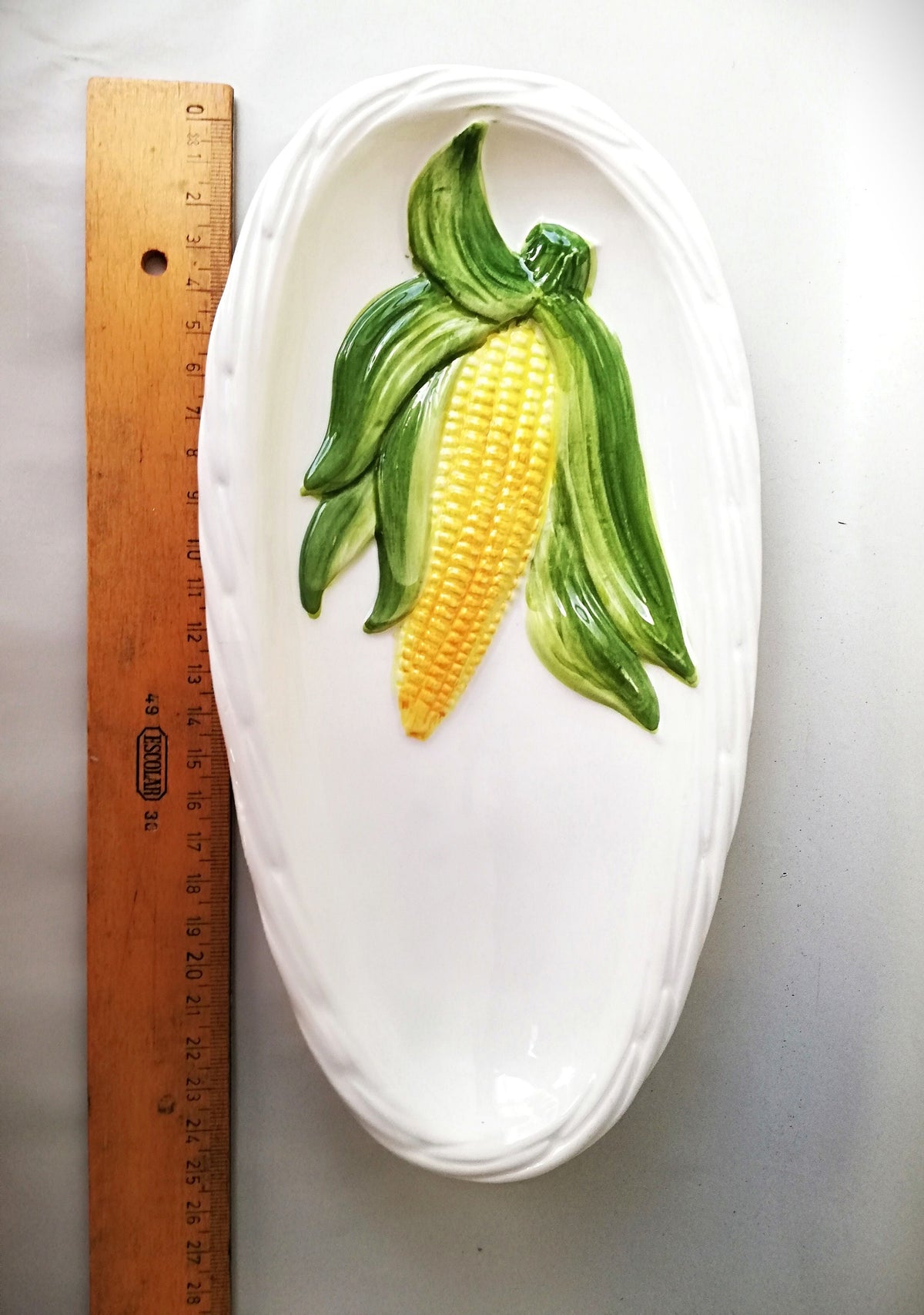 Majolika-Schale von oben, 24,5 cm lang