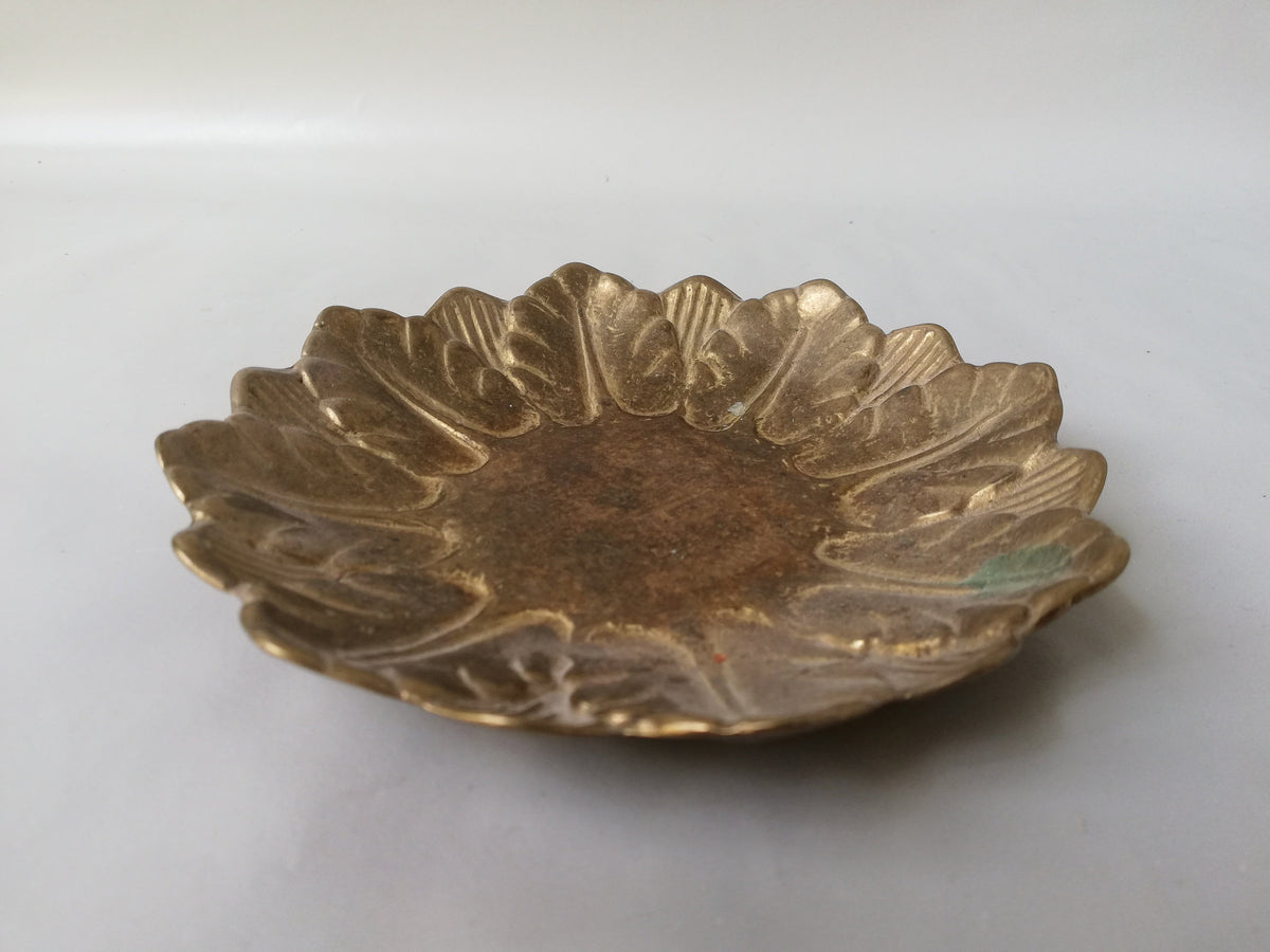 Handgefertigte Messingschale mit goldener Patina – Gesamtansicht, Vintage Ø 12,5 cm, 1970er