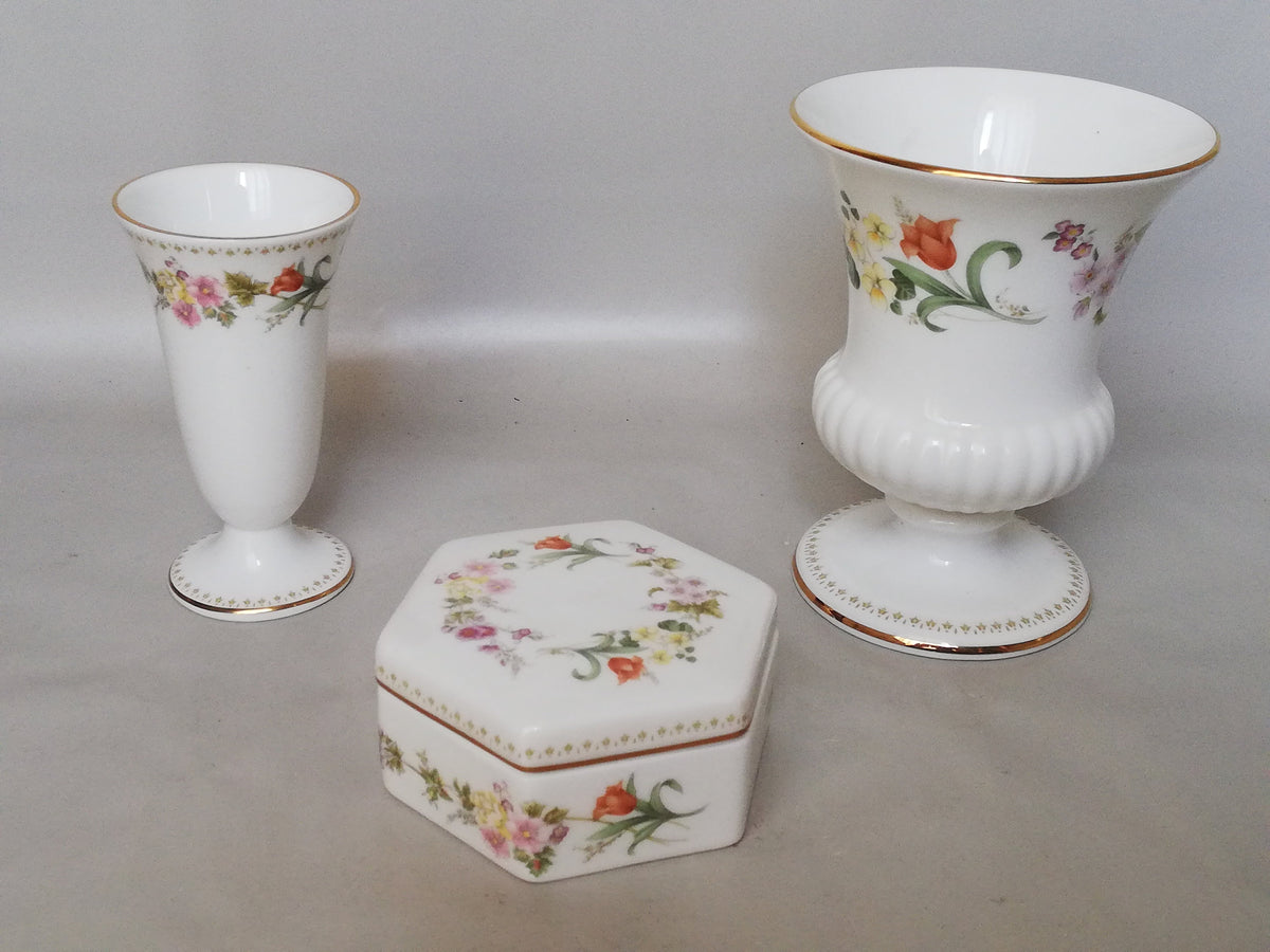 Exquisite Wedgwood Porcelain Box – Bone China, floral pattern in underglaze painting