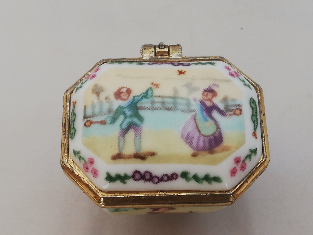 Elegante Dame mit Kaninchen an der Vorderseite