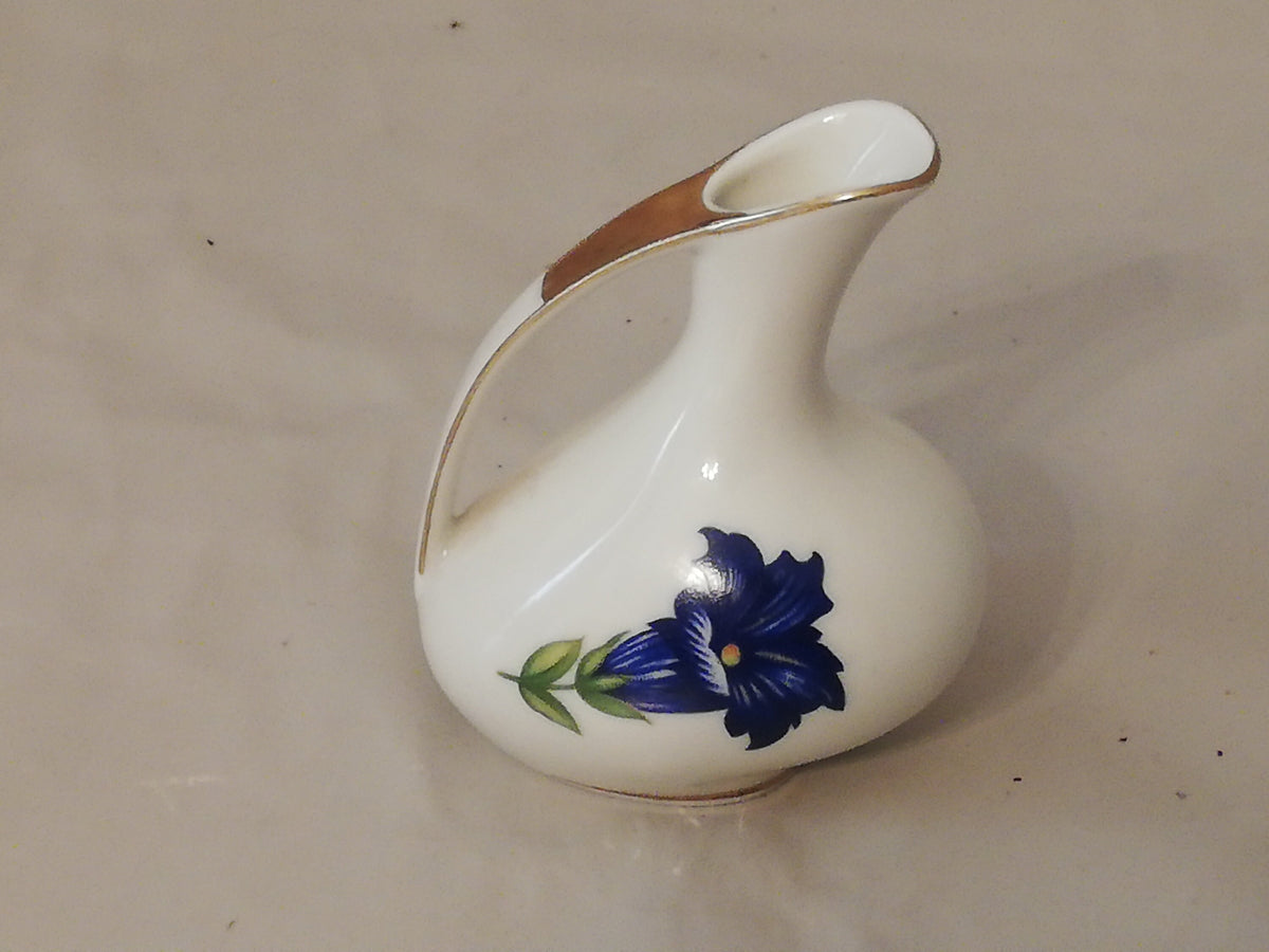 Kleine Alka Kunst Porzellanvase mit Enzian, Gesamtansicht