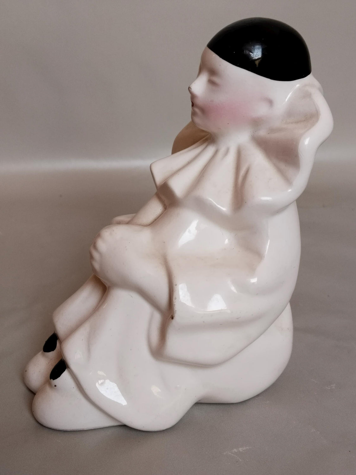 Melancholisches Gesicht des Pierrot im Detail
