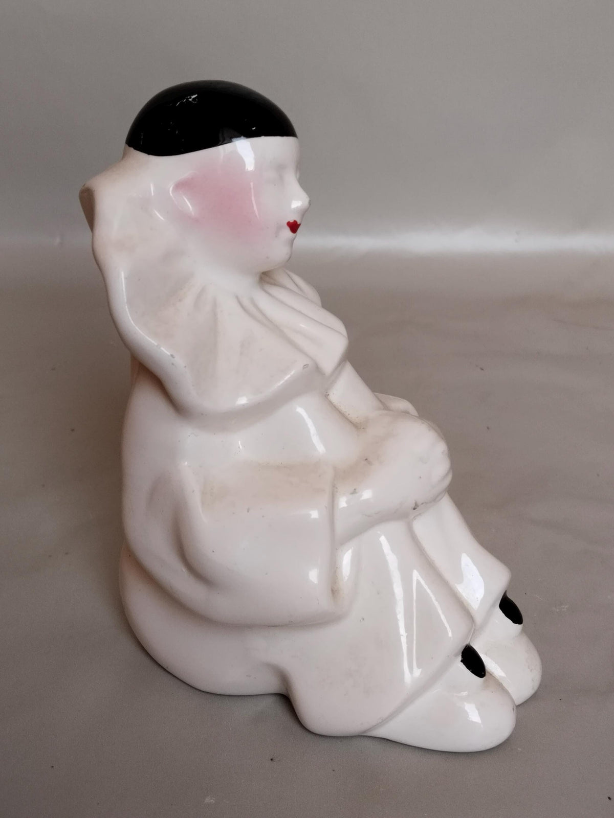 Pierrot mit Maßband, Höhe ca. 14 cm