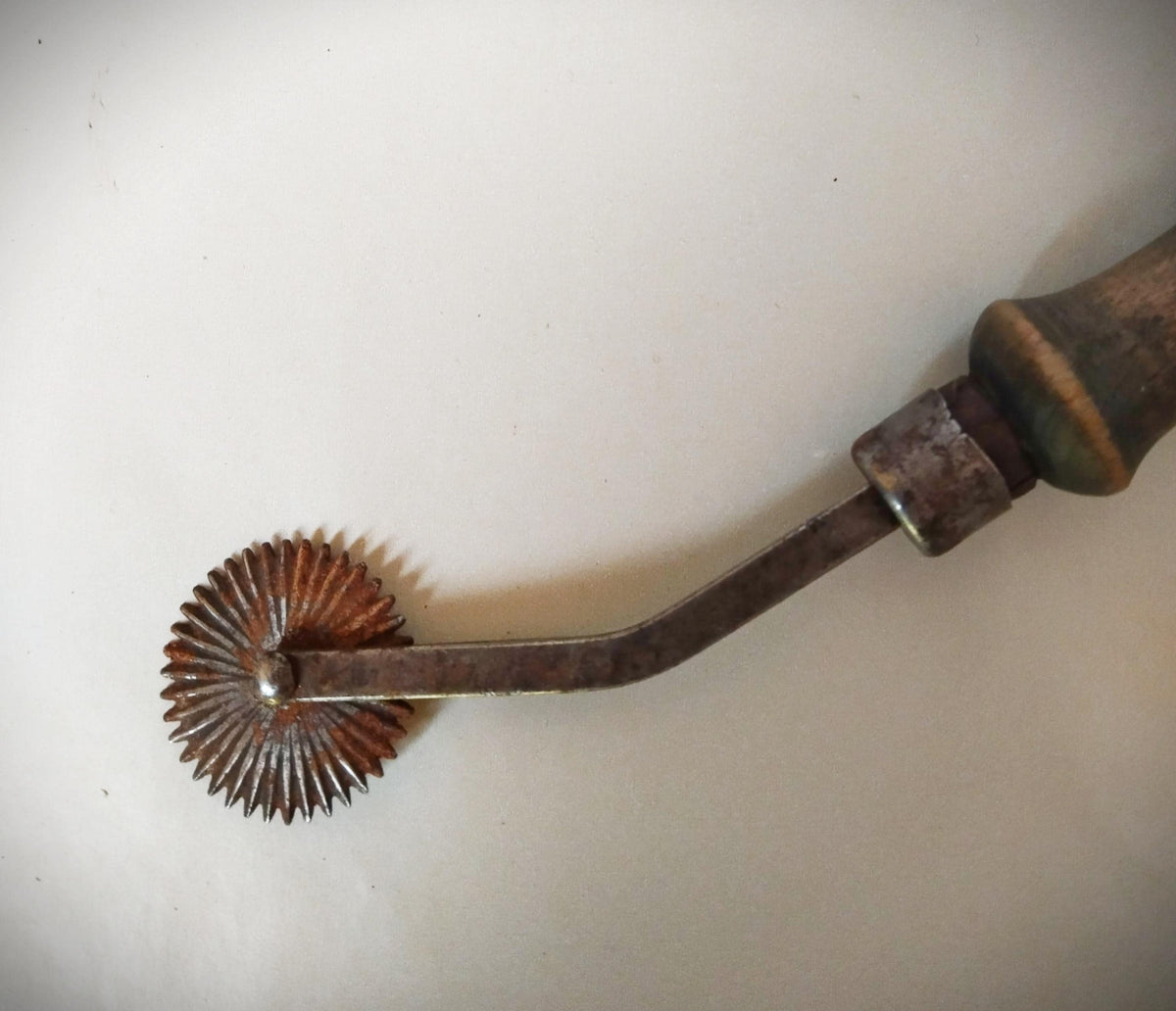 Antique copy wheel approx. 110 years old – Perfect for collectors and tailors – Nostalgic gift