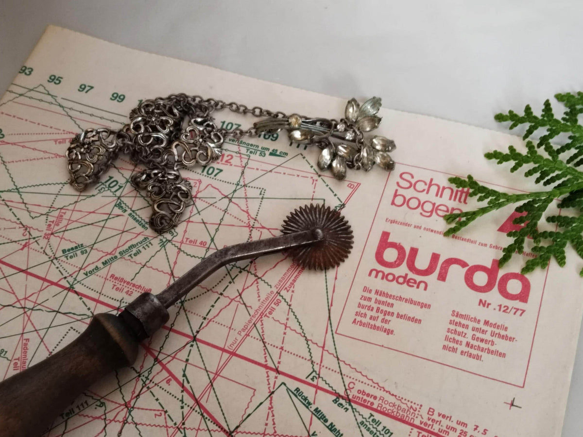 Antique copy wheel approx. 110 years old – Perfect for collectors and tailors – Nostalgic gift