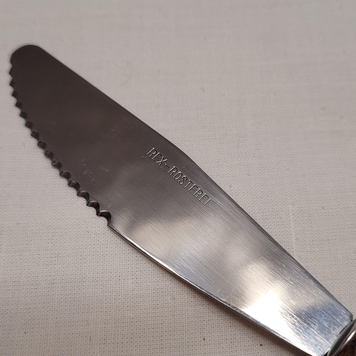 Aluminiumeimer als Aufbewahrung des Bestecks