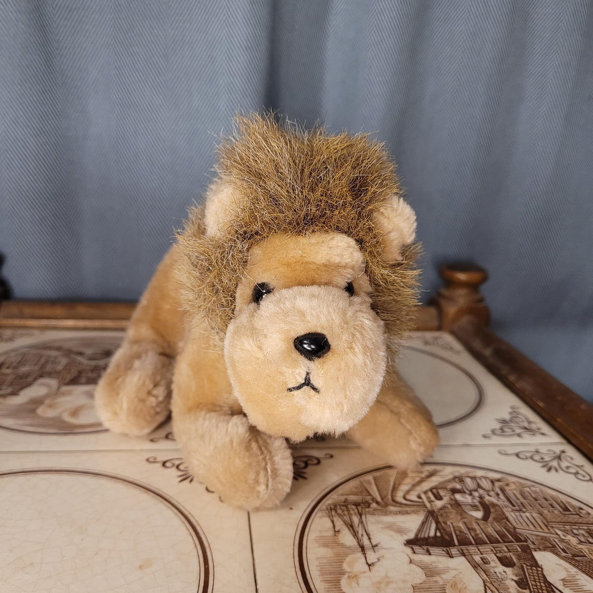 Vintage Löwe als nostalgische Deko im Kinderzimmer