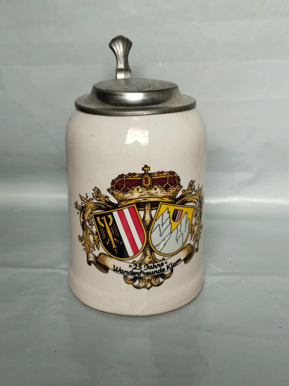 Wappenmotiv auf dem Bierkrug