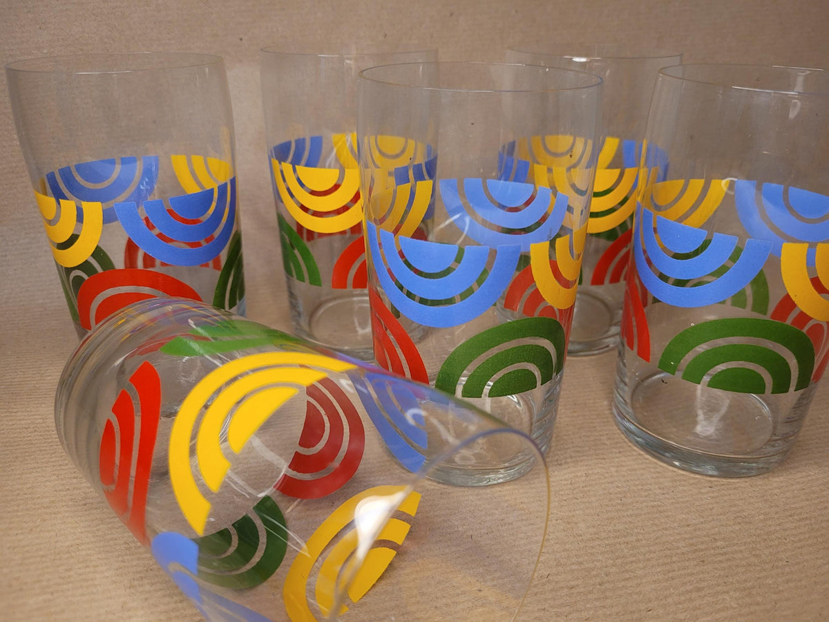 Pop-Art-Dekor auf dem Glas im Detail