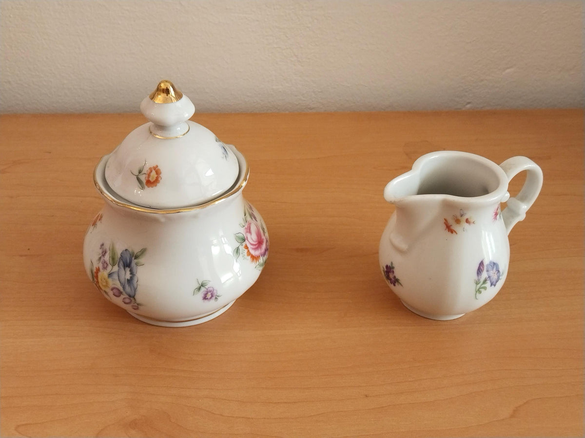 Vintage Porzellan-Zuckerdose mit Blumendekor und Goldrand, Gesamtansicht