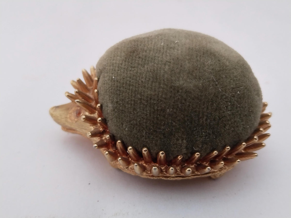 Geöffnete Ananas mit Innenbeschichtung