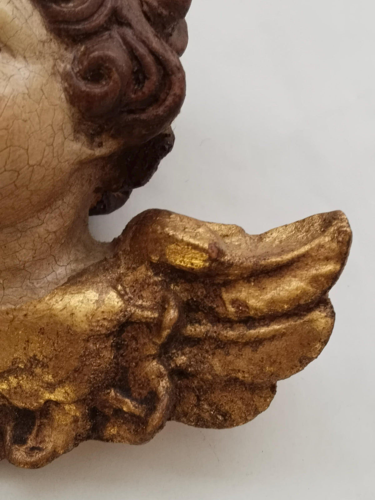 Seitenansicht des 10 cm hohen Engelskopfes