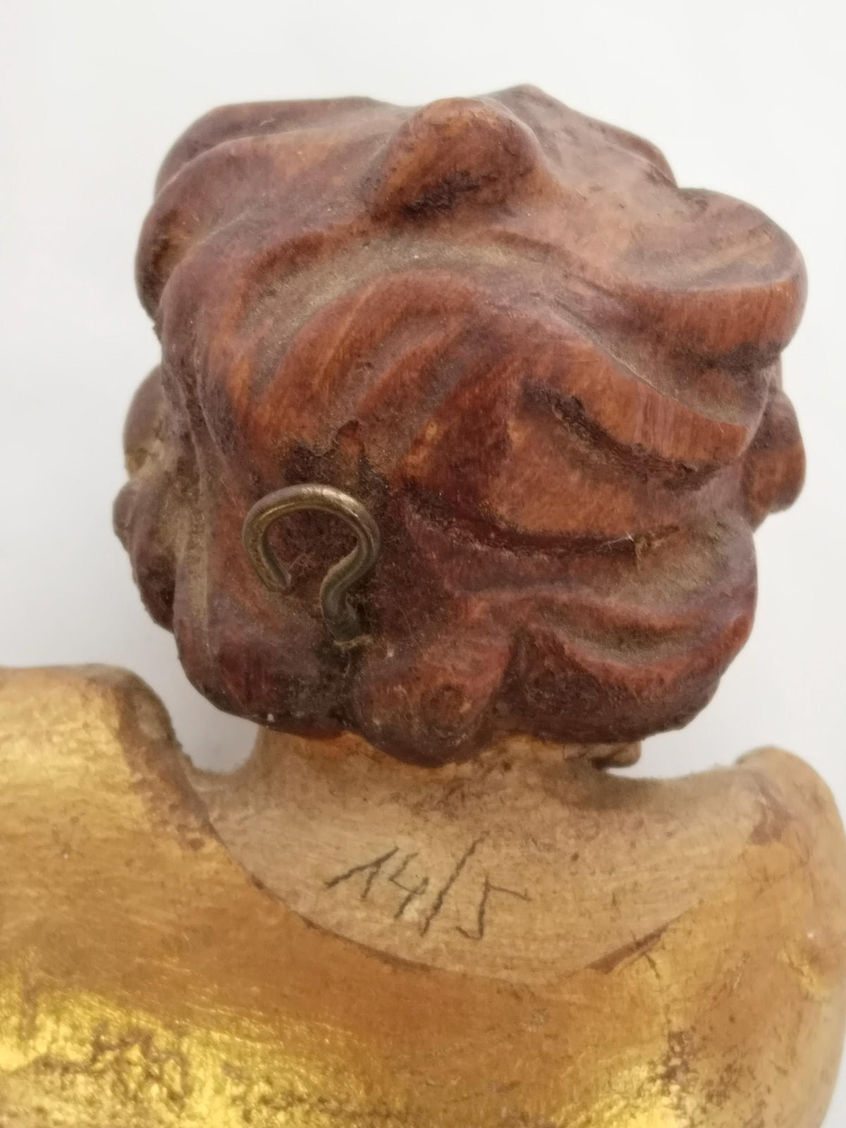 Engelskopf an der Wand im Andachtswinkel