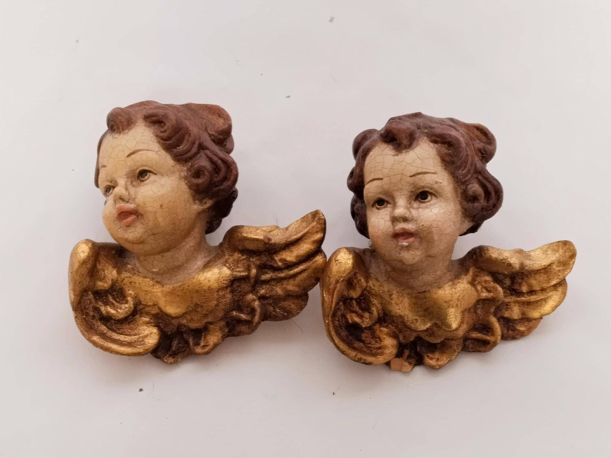 Engelskopf als Teil der Weihnachtsdekoration
