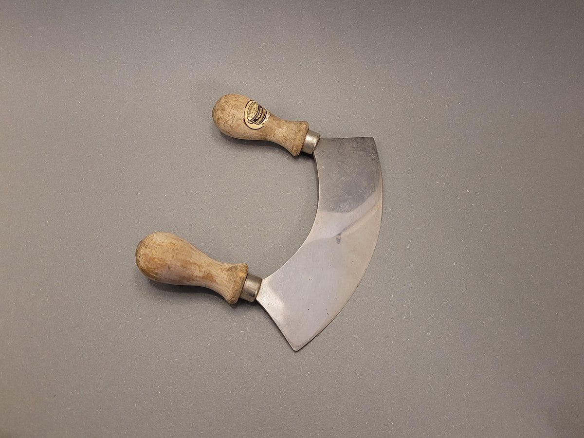 Seitenansicht des 19 cm breiten Wiegemessers