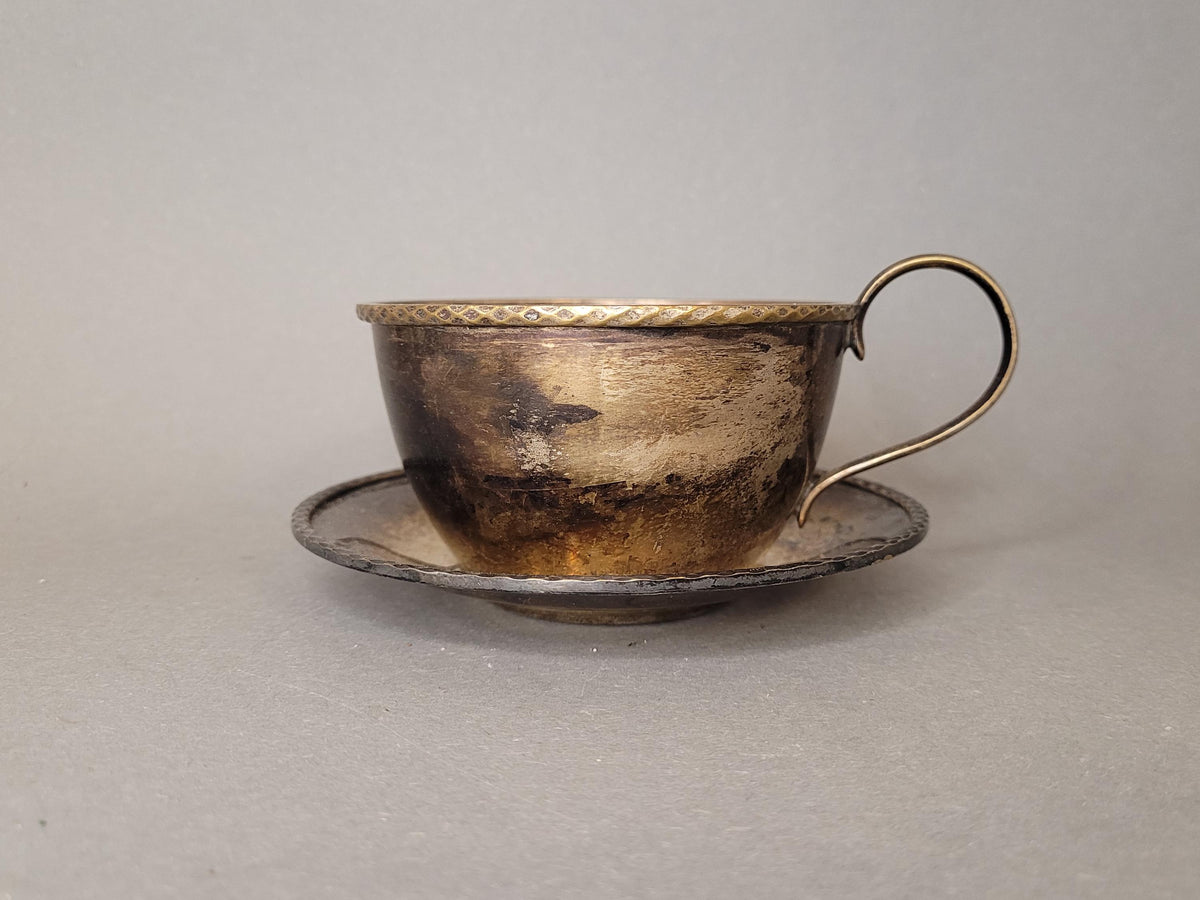 Antike versilberte Teetasse mit Untertasse, Gesamtansicht