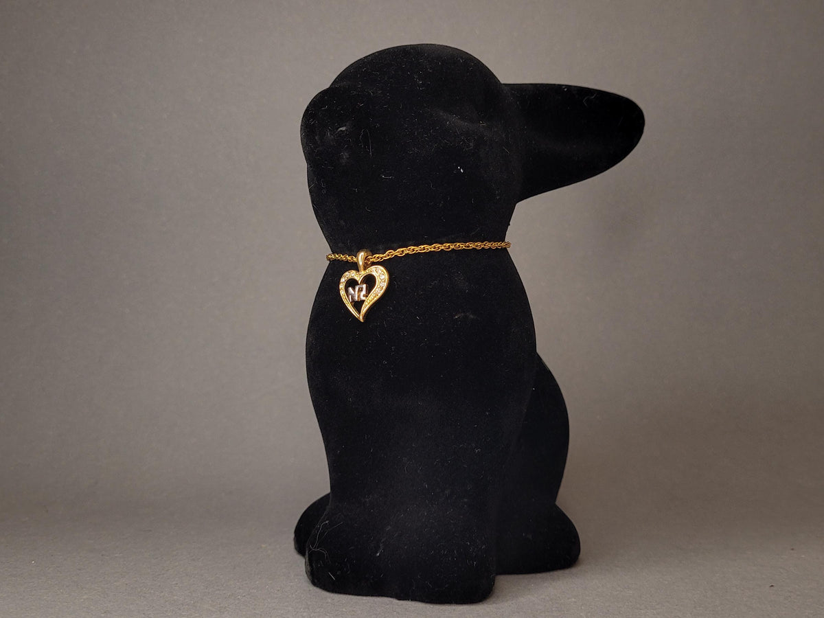 Vintage Nina Ricci Halskette als elegantes Weihnachtsgeschenk arrangiert