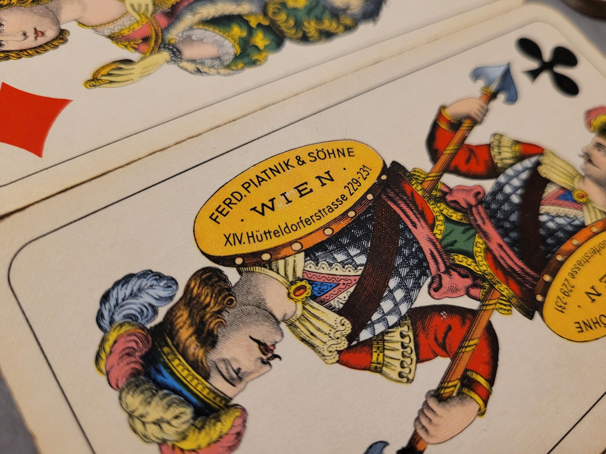 Illustrierte Tarockkarten im Detail